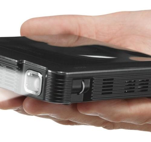 پروژکتور جیبی برای نمایش محتواهای موبایلی