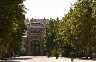 قدم زدن در میدان مشق تهران 