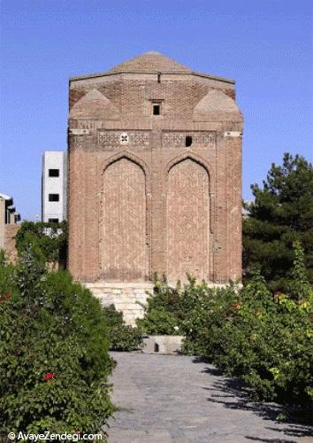  یادمان سرخ سلجوقی ها در مراغه 