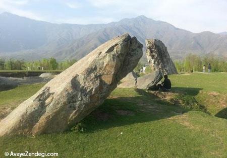 صخره های بزرگ سنگی در هیمالیا