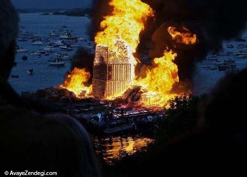  عکس های جالب از بزرگترین آتش هیزمی 