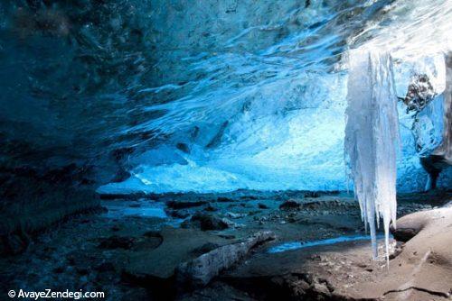  آبشار یخ زده در ایسلند 
