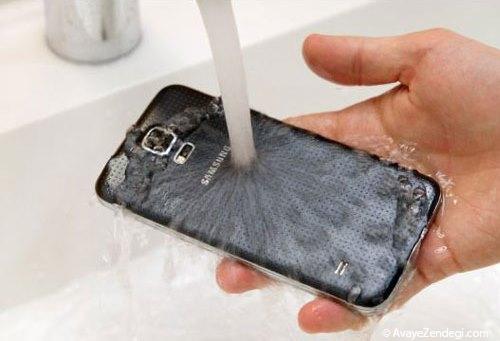  بررسی قابلیت ضد آب بودن گوشی Galaxy S5 سامسونگ 