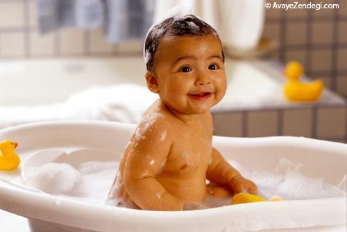 نوزاد تازه متولد شده را چه زمانی باید استحمام کرد؟