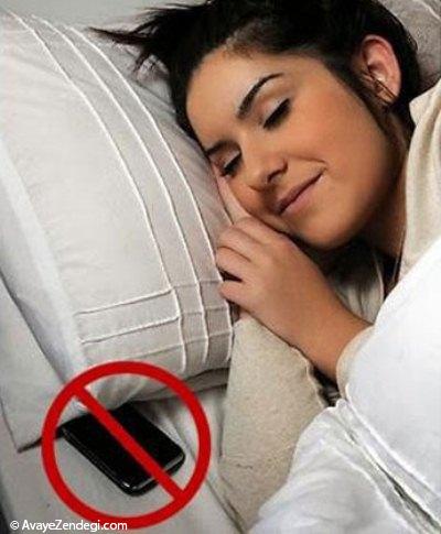چرا و چگونه نباید در کنار موبایل خوابید؟