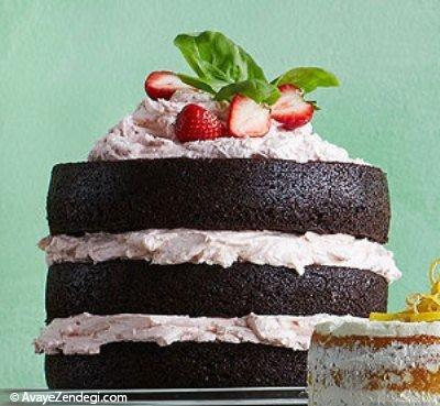کیک شکلات تلخ با کره توت‌ فرنگی تازه