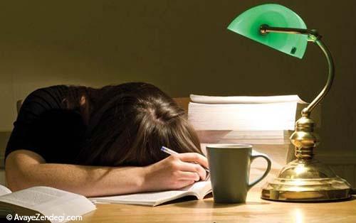 چرا موقع مطالعه خوابمان می گیرد؟