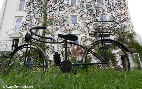 یک دیوار پر از دوچرخه!