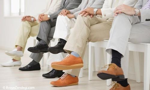 انداختن پاها روی هم هنگام نشستن چه عوارضی دارد؟