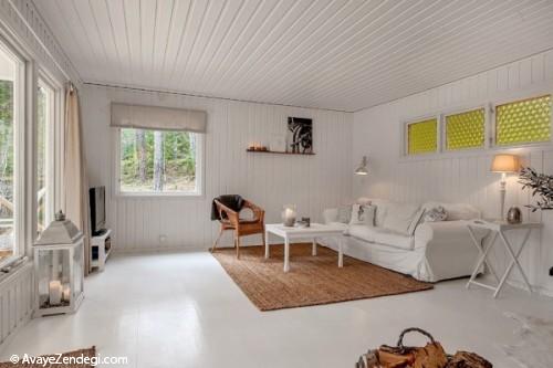 خانه سفید کوچک در جنگل های سوئد